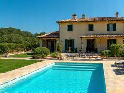 Holiday villa with swimming pool
